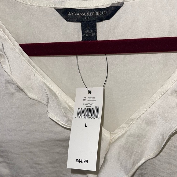 Banana Republic Ruffled Top L NWT - Picture 3 of 3